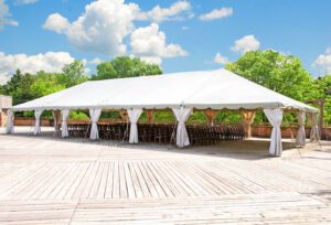 Czy warto wynająć namiot na wesele?